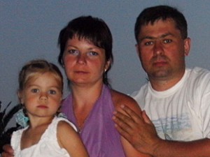 Елена с мужем и дочкой